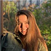 profesora de ingles bilingüe que ofrece clases a niños